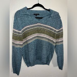 Collard V-neck women’s sweater large